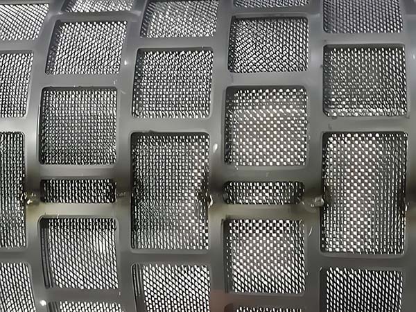 spot welding seam of cylindrical wire mesh filter cartridge